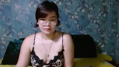 Snapshot of simply_niki chatting on 10/19/25, 07:20 zia online show from 10/19/25, 07:20