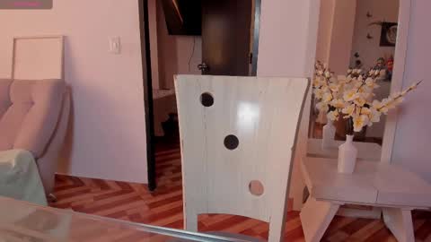 Snapshot of simply_zoe___ chatting on 02/25/25, 04:31 zoe online show from 02/25/25, 04:31