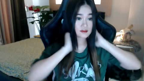 Adrianna Fowler online show from 12/04/25, 01:59