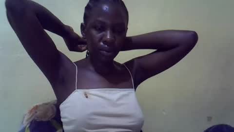 Snapshot of simplyloy33 chatting on 07/05/26, 04:41 simplyloy33 online show from 07/05/26, 04:41