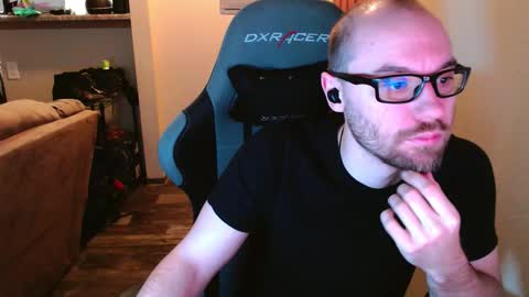 Snapshot of sin_lord chatting on 12/21/25, 02:08 Husky Dad online show from 12/21/25, 02:08