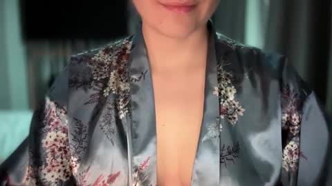 Sindra online show from 10/03/25, 04:15