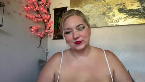 Snapshot of singlesexymom chatting on 05/20/26, 05:30 singlesexymom online show from 05/20/26, 05:30