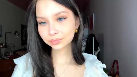 Emma online show from 11/18/25, 12:31