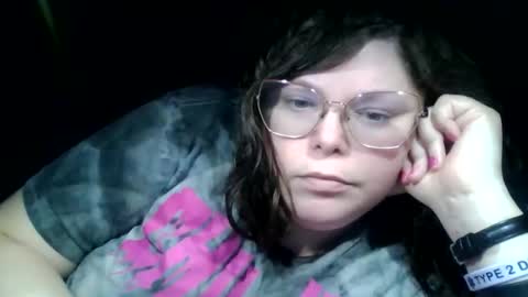 Siofra online show from 10/31/25, 10:33