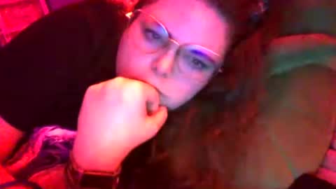 Snapshot of siofra chatting on 07/18/26, 04:22 Siofra online show from 07/18/26, 04:22