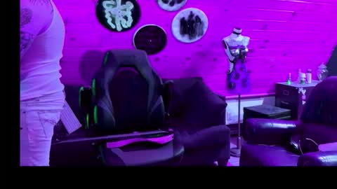 Snapshot of siphonophorslaysstrings chatting on 02/12/26, 11:27 Unbridledfuckingcrazy online show from 02/12/26, 11:27