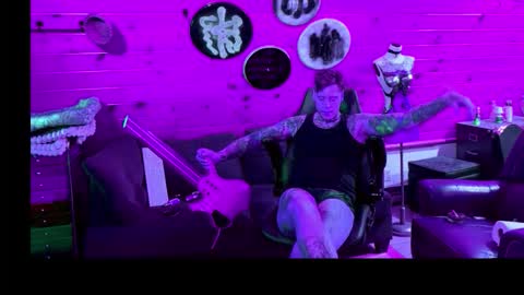 Snapshot of siphonophorslaysstrings chatting on 02/14/26, 12:18 Unbridledfuckingcrazy online show from 02/14/26, 12:18