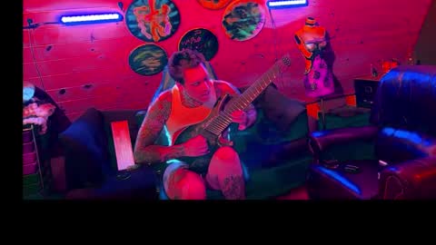 Snapshot of siphonophorslaysstrings chatting on 04/07/26, 01:28 Unbridledfuckingcrazy online show from 04/07/26, 01:28