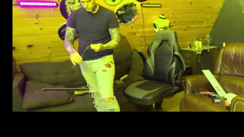 Snapshot of siphonophorslaysstrings chatting on 04/07/26, 07:14 Unbridledfuckingcrazy online show from 04/07/26, 07:14