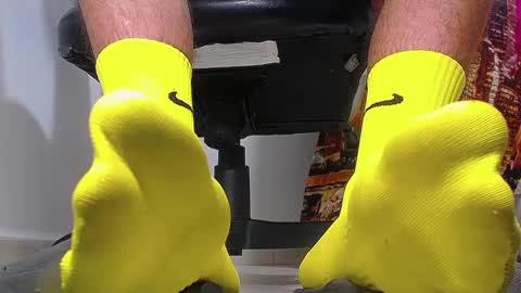 only foot                         worshipers here online show from 02/08/25, 12:17