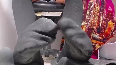 only foot                         worshipers here online show from 02/11/25, 09:56