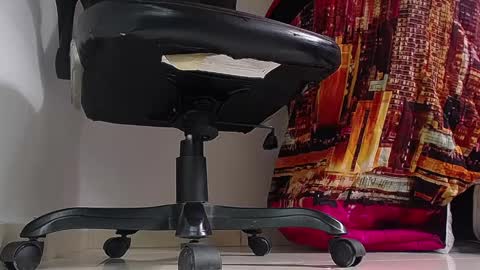 only foot                         worshipers here online show from 02/27/25, 06:53