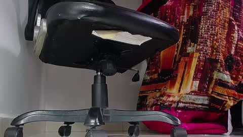 only foot                         worshipers here online show from 02/28/25, 09:55