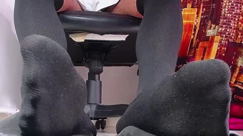 only foot                         worshipers here online show from 03/06/25, 06:37