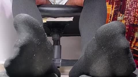 only foot                         worshipers here online show from 03/06/25, 09:42