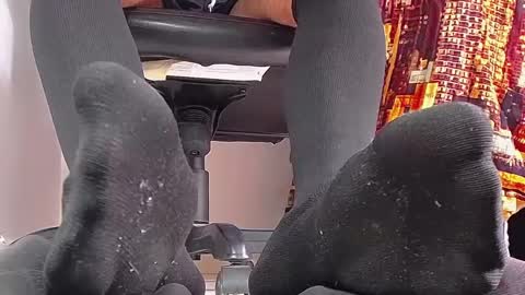 only foot                         worshipers here online show from 03/12/25, 06:33