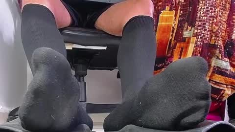 only foot                         worshipers here online show from 03/12/25, 09:35