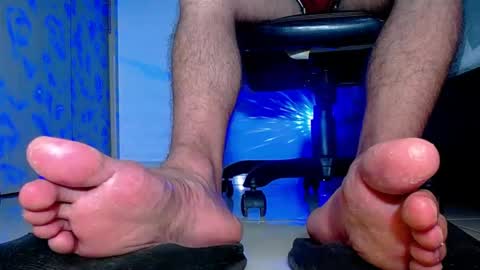 only foot                         worshipers here online show from 09/12/25, 01:06
