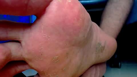 only foot                         worshipers here online show from 09/16/25, 04:46
