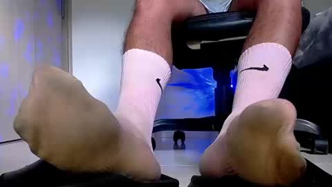 only foot                         worshipers here online show from 09/19/25, 08:42