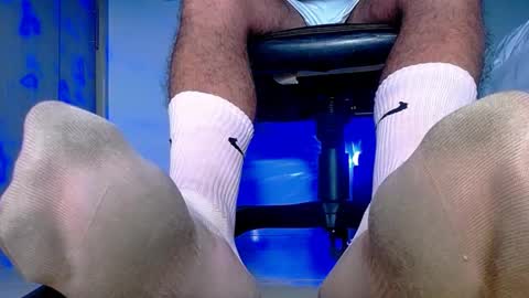 only foot                         worshipers here online show from 09/21/25, 12:01