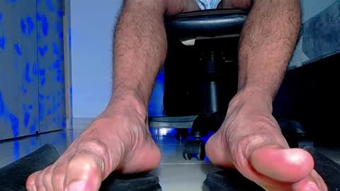 only foot                         worshipers here online show from 09/26/25, 02:37