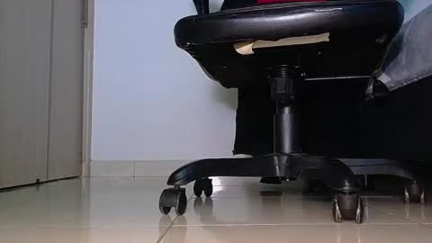 only foot                         worshipers here online show from 10/19/25, 07:20