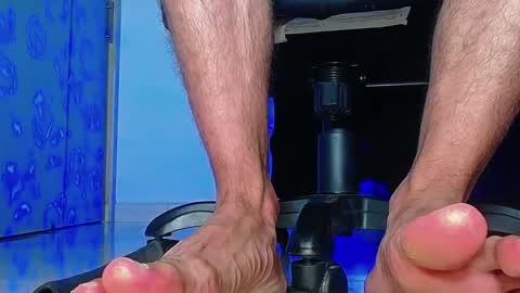 only foot                         worshipers here online show from 10/22/25, 02:45