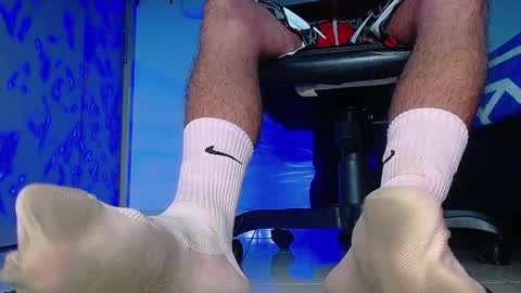 only foot                         worshipers here online show from 11/08/25, 08:03