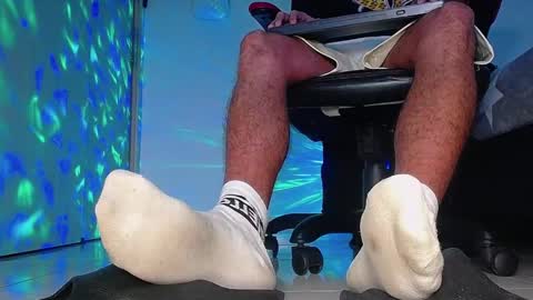 only foot                         worshipers here online show from 11/13/25, 12:42