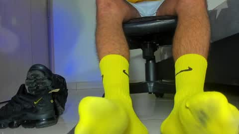 only foot                         worshipers here online show from 04/01/26, 06:58