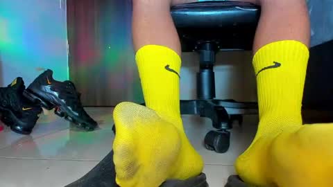 only foot                         worshipers here online show from 04/22/26, 12:57