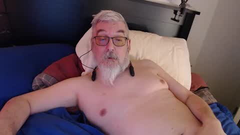 Snapshot of sirbeercan chatting on 12/19/24, 04:13 sir beer can the friendly hermit online show from 12/19/24, 04:13