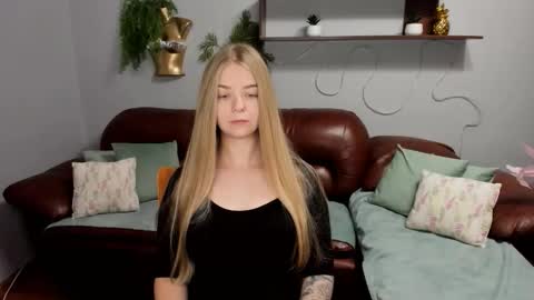 SirenaBloom online show from 09/11/25, 05:29