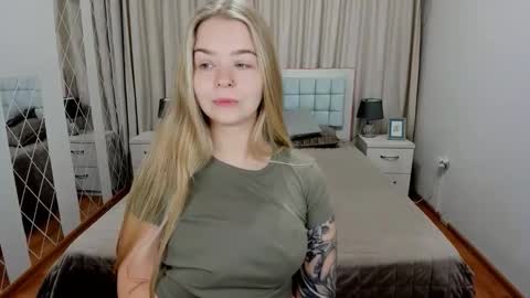 SirenaBloom online show from 10/03/25, 05:37