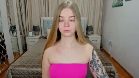 SirenaBloom online show from 02/19/26, 04:52