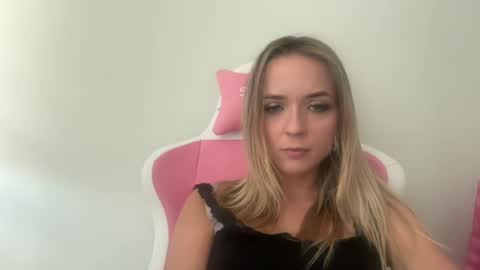 Snapshot of sisi_bunny chatting on 07/06/26, 10:34 Sisi Bunny online show from 07/06/26, 10:34