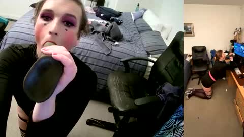 Snapshot of sissycdmish chatting on 09/21/25, 04:30 SissyCDMish online show from 09/21/25, 04:30