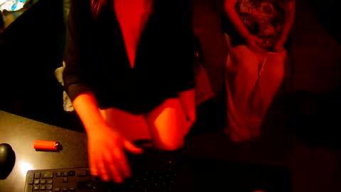 Snapshot of sissyred2314 chatting on 09/27/25, 01:27 red online show from 09/27/25, 01:27