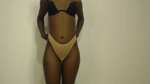 Snapshot of sizzly_ass chatting on 05/17/26, 01:18 sizzly_ass online show from 05/17/26, 01:18