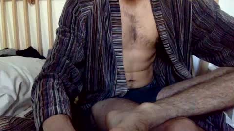 Snapshot of sk1nnybutth1ck chatting on 01/23/25, 12:19 Faroukh online show from 01/23/25, 12:19