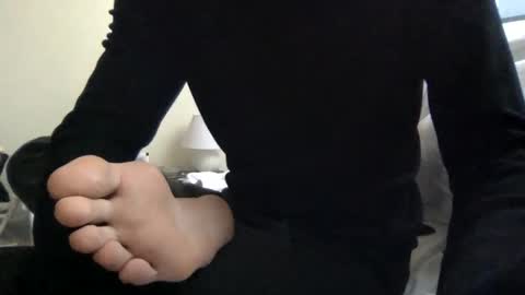 Snapshot of sk1nnybutth1ck chatting on 12/22/25, 01:19 Faroukh online show from 12/22/25, 01:19