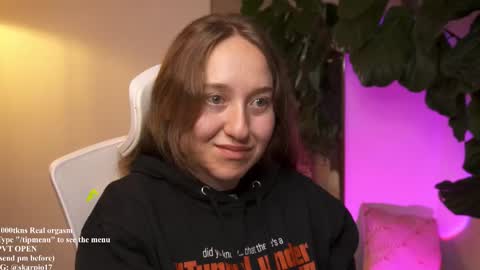 Im Scarlett  ONLINE  5pm-10pm NYC time  online show from 09/18/25, 03:30