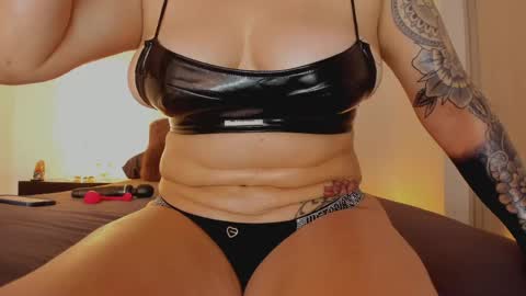 Snapshot of skay_hot chatting on 05/15/26, 10:17 Skay online show from 05/15/26, 10:17