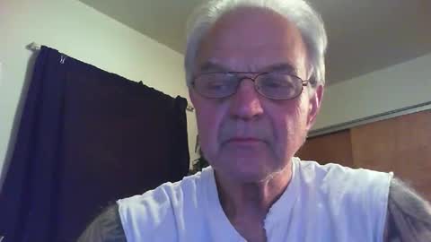Snapshot of skeeeziks chatting on 05/11/26, 02:17 skeeeziks online show from 05/11/26, 02:17