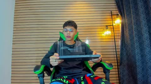 Snapshot of skiiny_boy chatting on 04/10/26, 10:31 skiiny_boy online show from 04/10/26, 10:31