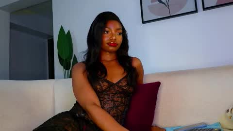 Snapshot of skimask_freak chatting on 10/07/25, 09:39 Krystal Belle online show from 10/07/25, 09:39