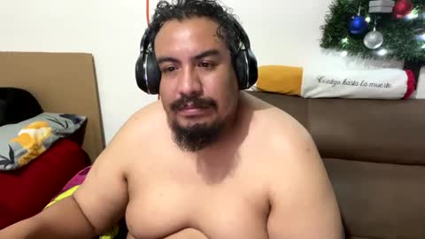 Snapshot of skinhell chatting on 12/30/24, 06:31 Elias online show from 12/30/24, 06:31