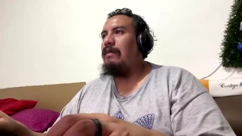 Snapshot of skinhell chatting on 01/31/25, 02:58 Elias online show from 01/31/25, 02:58